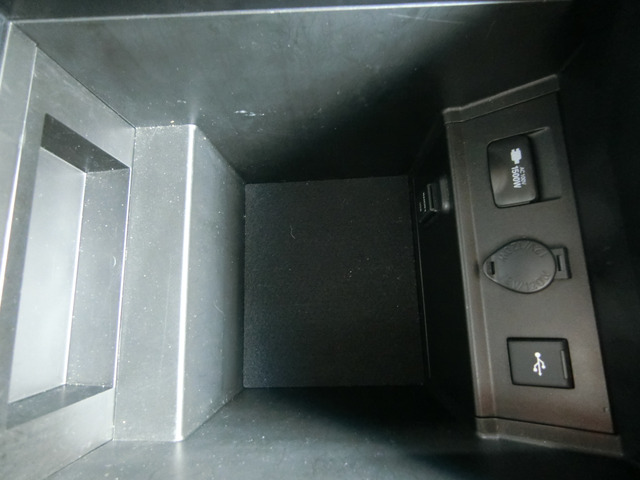 トヨタ アルファード　ハイブリッド ハイブリッド ２．５ ＳＲ Ｃパッケージ Ｅ－ＦＯＵＲ ４ＷＤ R2年 (中国) 99