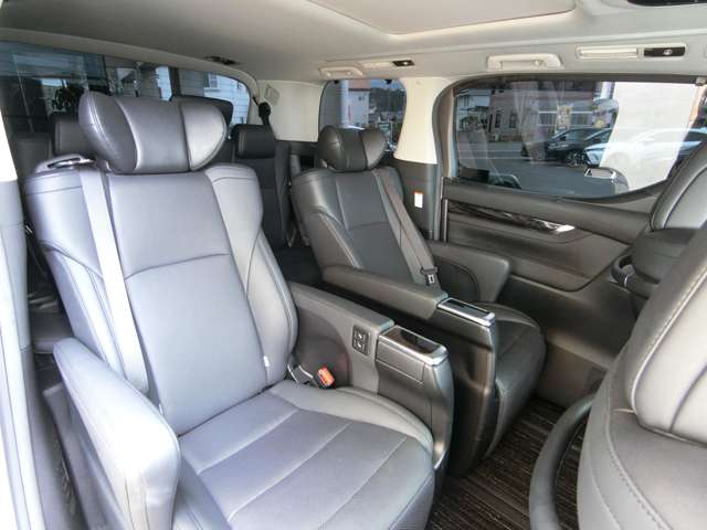 トヨタ アルファード　ハイブリッド ハイブリッド ２．５ ＳＲ Ｃパッケージ Ｅ－ＦＯＵＲ ４ＷＤ R2年 (中国) 99