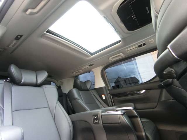 トヨタ アルファード　ハイブリッド ハイブリッド ２．５ ＳＲ Ｃパッケージ Ｅ－ＦＯＵＲ ４ＷＤ R2年 (中国) 99