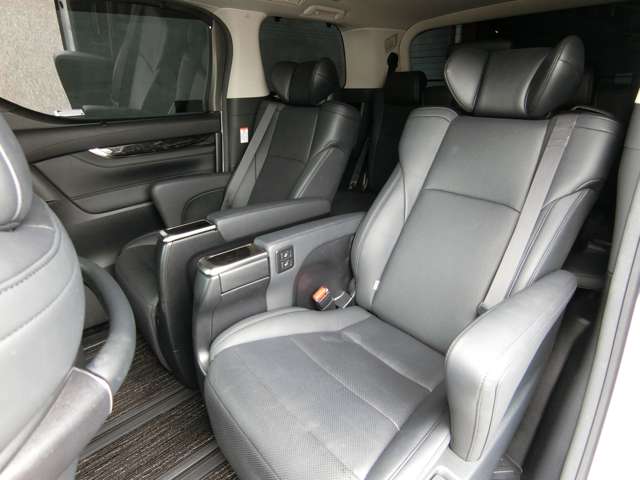 トヨタ アルファード　ハイブリッド ハイブリッド ２．５ ＳＲ Ｃパッケージ Ｅ－ＦＯＵＲ ４ＷＤ R2年 (中国) 99