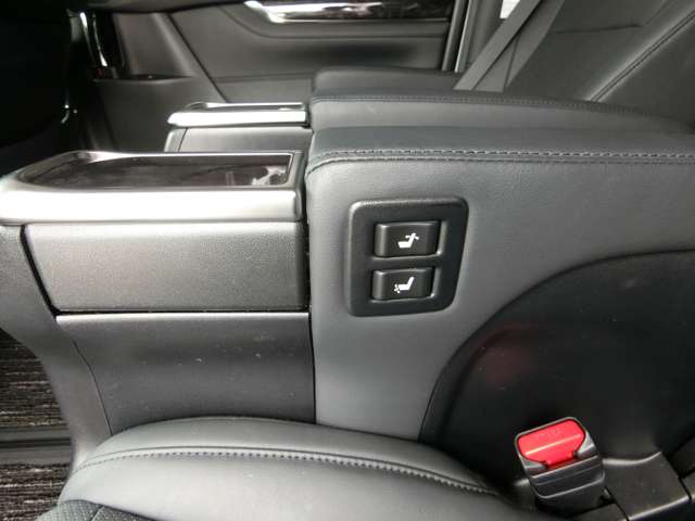 トヨタ アルファード　ハイブリッド ハイブリッド ２．５ ＳＲ Ｃパッケージ Ｅ－ＦＯＵＲ ４ＷＤ R2年 (中国) 99