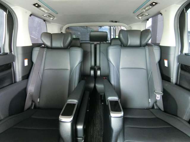 トヨタ アルファード　ハイブリッド ハイブリッド ２．５ ＳＲ Ｃパッケージ Ｅ－ＦＯＵＲ ４ＷＤ R2年 (中国) 99