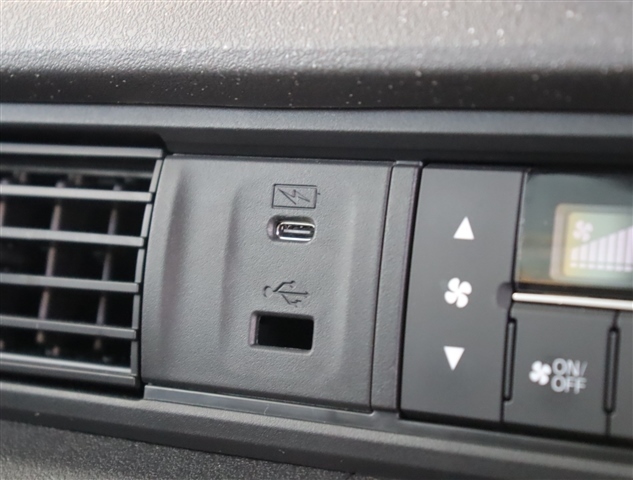 ホンダ Ｎ　ＢＯＸ カスタム ６６０ ターボ R5年 (関東) 99