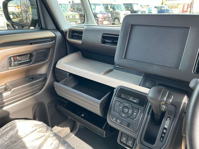 スズキ スペーシア ６６０ ハイブリッド Ｇ ４ＷＤ R6年 () 99