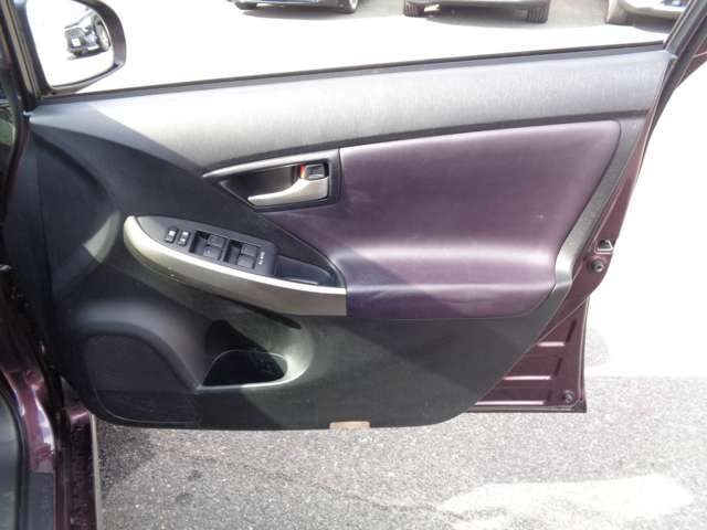 トヨタ プリウス １．８ Ｓ マイコーデ H25年 (中国) 99