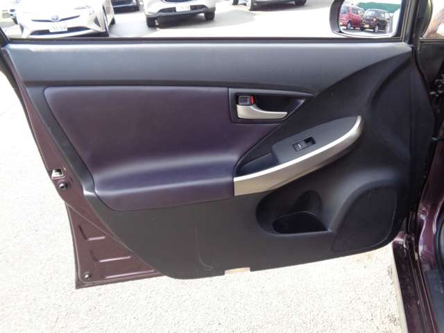 トヨタ プリウス １．８ Ｓ マイコーデ H25年 (中国) 99