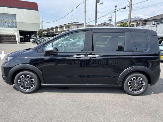 ホンダ フリード　ハイブリッド １．５ Ｅ：ＨＥＶ クロスター R7年 (近畿) 99