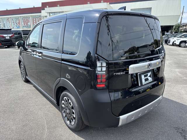 ホンダ フリード　ハイブリッド １．５ Ｅ：ＨＥＶ クロスター R7年 (近畿) 99