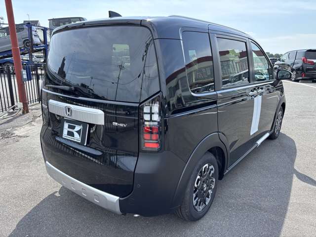 ホンダ フリード　ハイブリッド １．５ Ｅ：ＨＥＶ クロスター R7年 (近畿) 99