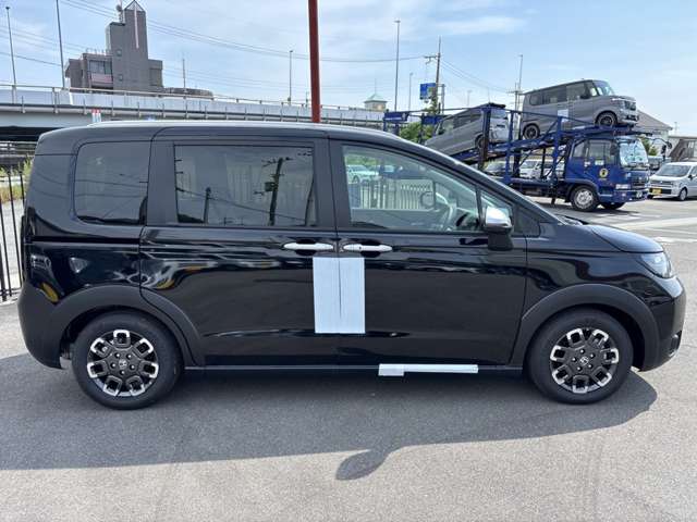 ホンダ フリード　ハイブリッド １．５ Ｅ：ＨＥＶ クロスター R7年 (近畿) 99