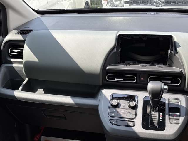 ホンダ フリード　ハイブリッド １．５ Ｅ：ＨＥＶ クロスター R7年 (近畿) 99