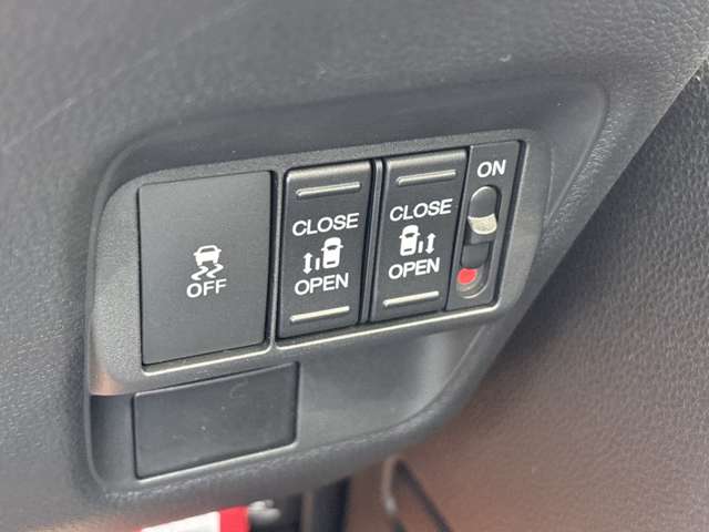 ホンダ フリード　ハイブリッド １．５ Ｅ：ＨＥＶ クロスター R7年 (近畿) 99