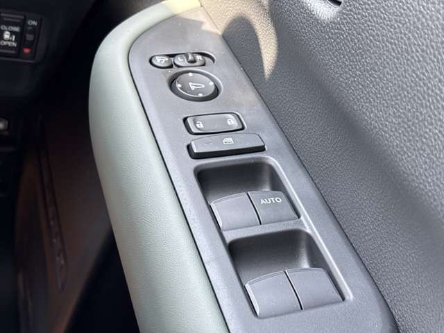 ホンダ フリード　ハイブリッド １．５ Ｅ：ＨＥＶ クロスター R7年 (近畿) 99