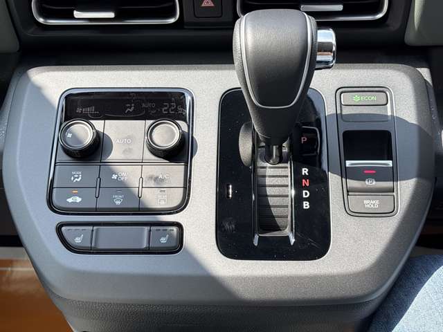 ホンダ フリード　ハイブリッド １．５ Ｅ：ＨＥＶ クロスター R7年 (近畿) 99