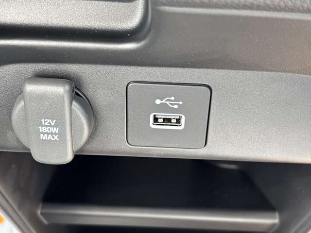 ホンダ フリード　ハイブリッド １．５ Ｅ：ＨＥＶ クロスター R7年 (近畿) 99