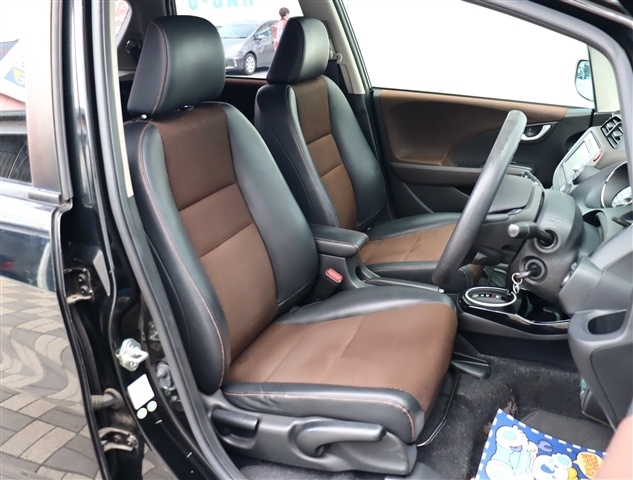 ホンダ フィット　シャトル　ハイブリッド １．３ H24年 (関東) 99