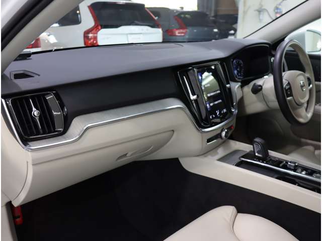 ボルボ Ｖ６０クロスカントリー Ｂ５ ＡＷＤ ４ＷＤ R3年 (近畿) 99