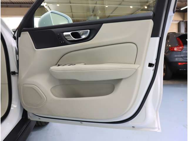 ボルボ Ｖ６０クロスカントリー Ｂ５ ＡＷＤ ４ＷＤ R3年 (近畿) 99