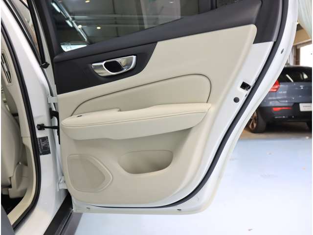 ボルボ Ｖ６０クロスカントリー Ｂ５ ＡＷＤ ４ＷＤ R3年 (近畿) 99