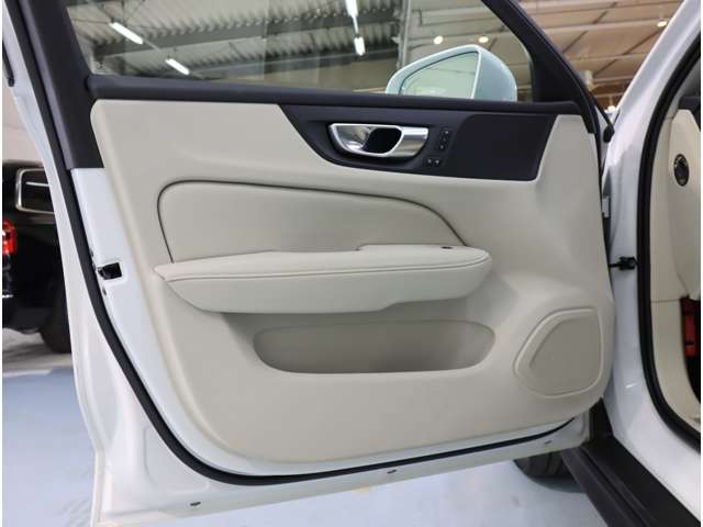 ボルボ Ｖ６０クロスカントリー Ｂ５ ＡＷＤ ４ＷＤ R3年 (近畿) 99