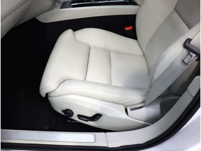 ボルボ Ｖ６０クロスカントリー Ｂ５ ＡＷＤ ４ＷＤ R3年 (近畿) 99