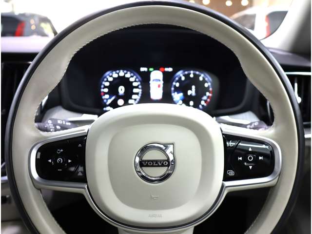 ボルボ Ｖ６０クロスカントリー Ｂ５ ＡＷＤ ４ＷＤ R3年 (近畿) 99