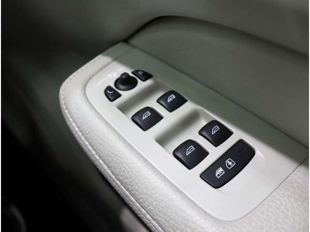 ボルボ Ｖ６０クロスカントリー Ｂ５ ＡＷＤ ４ＷＤ R3年 (近畿) 99