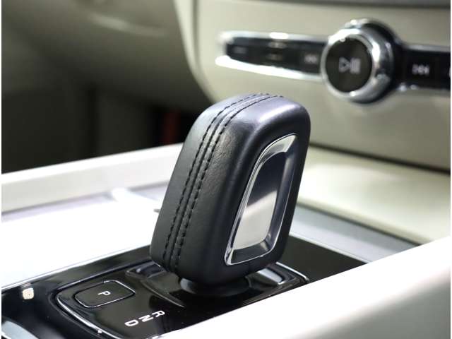 ボルボ Ｖ６０クロスカントリー Ｂ５ ＡＷＤ ４ＷＤ R3年 (近畿) 99