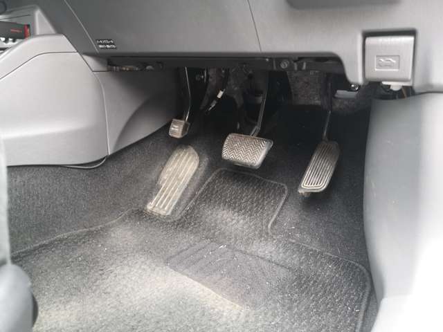 トヨタ プリウスΑ １．８ Ｓ ツーリングセレクション H23年 () 99