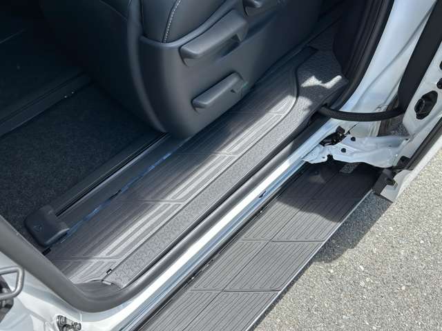 トヨタ ノア １．８ ハイブリッド Ｚ R7年 (九州・沖縄) 99