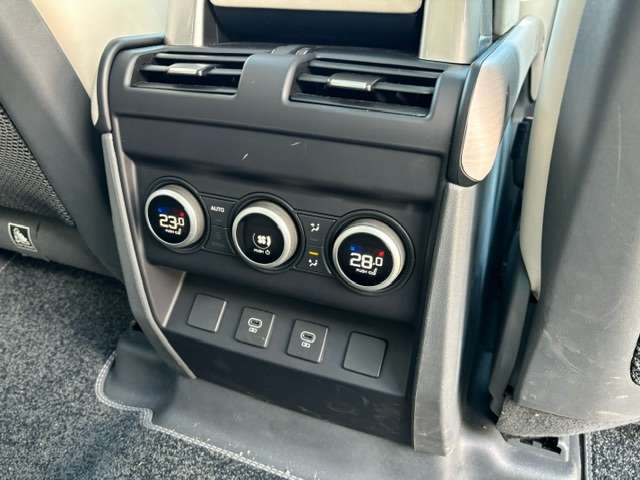 ランドローバー ディフェンダー １３０ ローンチ エディション ディーゼルターボ ４ＷＤ R5年 (北海道) 99