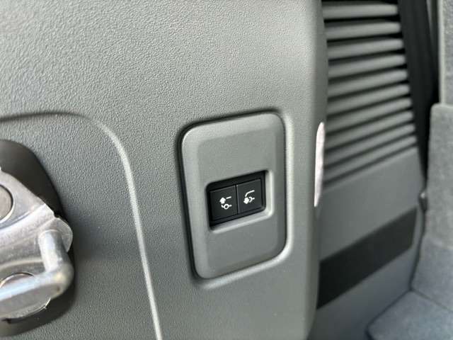 ランドローバー ディフェンダー １３０ ローンチ エディション ディーゼルターボ ４ＷＤ R5年 (北海道) 99