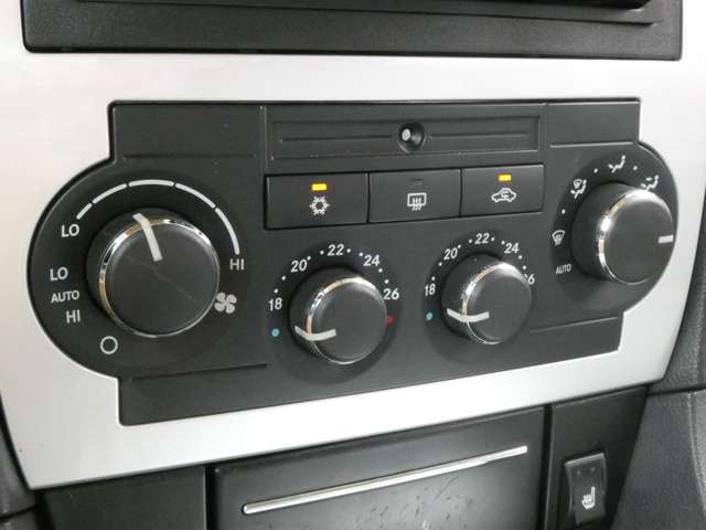 クライスラー ３００Ｃ ５．７　ＨＥＭＩ H17年 (関東) 99