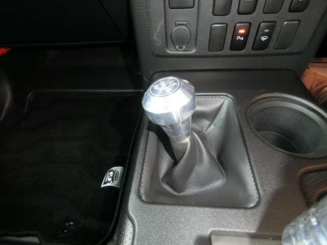 トヨタ ＦＪ　クルーザー ４．０ ４ＷＤ H23年 (中国) 99