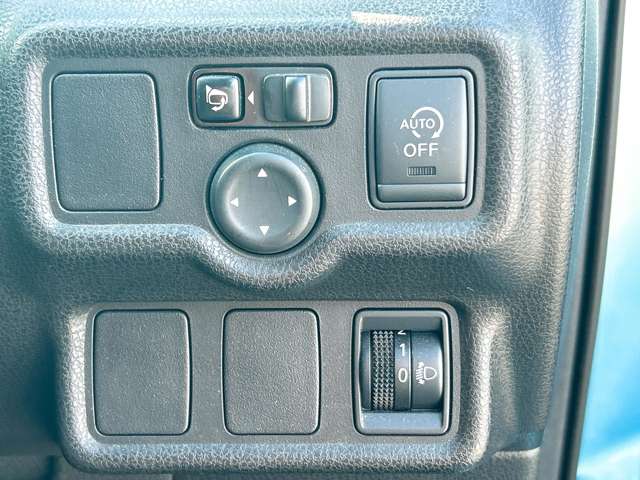 日産 ノート １．２ Ｘ H25年 (九州・沖縄) 99