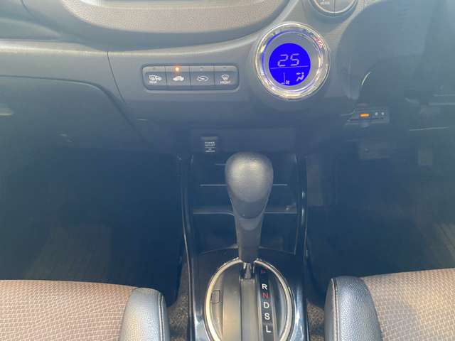 ホンダ フィット　シャトル　ハイブリッド １．３ スマートセレクション H24年 (九州・沖縄) 99