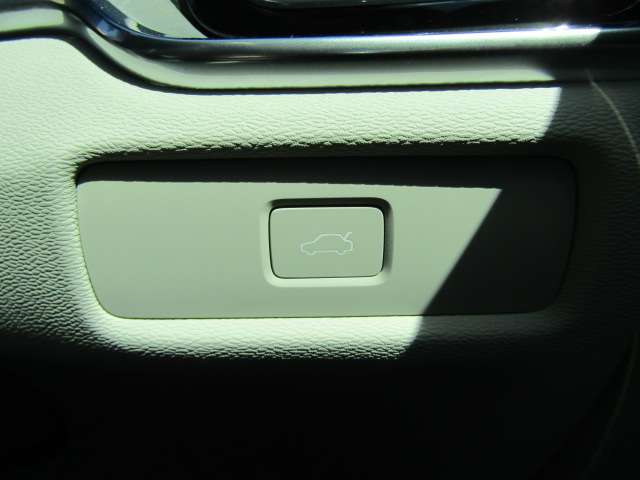 ボルボ Ｖ６０ ウルトラ　Ｂ４ R7年 (四国) 99