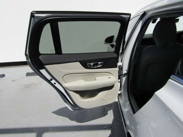 ボルボ Ｖ６０ ウルトラ　Ｂ４ R7年 (四国) 99