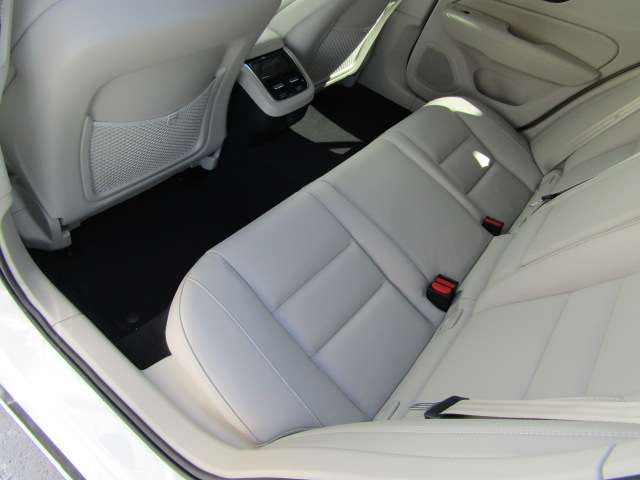 ボルボ Ｖ６０ ウルトラ　Ｂ４ R7年 (四国) 99