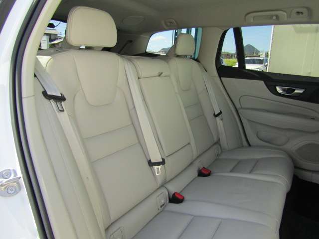 ボルボ Ｖ６０ ウルトラ　Ｂ４ R7年 (四国) 99