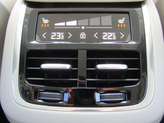 ボルボ Ｖ６０ ウルトラ　Ｂ４ R7年 (四国) 99