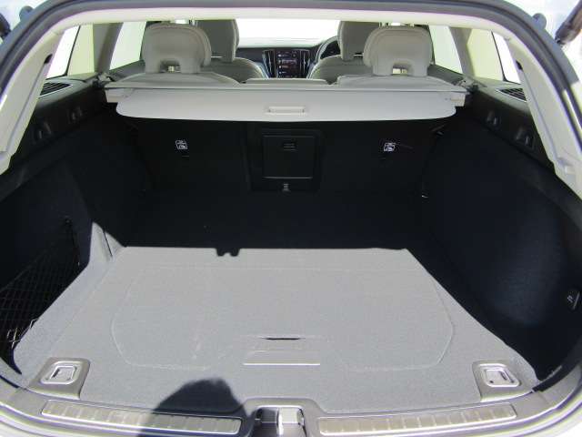 ボルボ Ｖ６０ ウルトラ　Ｂ４ R7年 (四国) 99