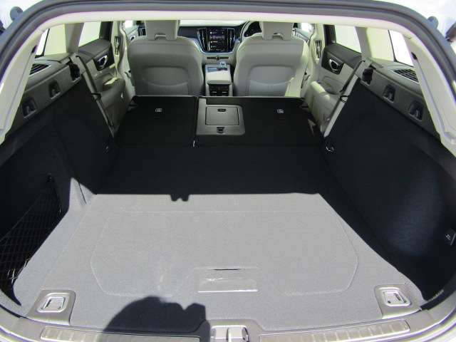 ボルボ Ｖ６０ ウルトラ　Ｂ４ R7年 (四国) 99