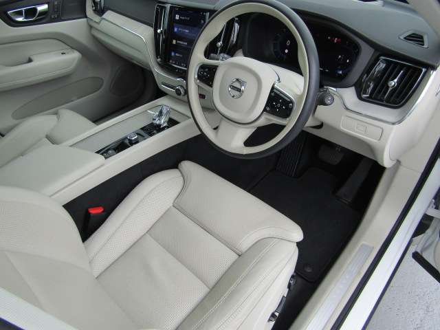 ボルボ ＸＣ６０ アルティメット Ｂ５ ＡＷＤ ４ＷＤ R4年 (四国) 99