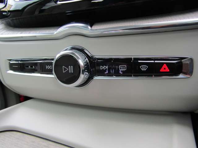 ボルボ ＸＣ６０ アルティメット Ｂ５ ＡＷＤ ４ＷＤ R4年 (四国) 99