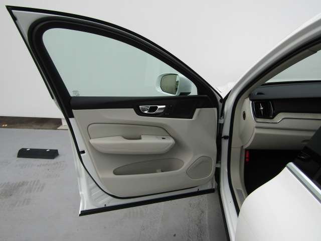 ボルボ ＸＣ６０ アルティメット Ｂ５ ＡＷＤ ４ＷＤ R4年 (四国) 99