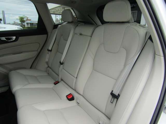 ボルボ ＸＣ６０ アルティメット Ｂ５ ＡＷＤ ４ＷＤ R4年 (四国) 99