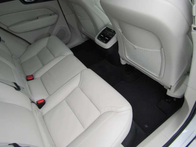 ボルボ ＸＣ６０ アルティメット Ｂ５ ＡＷＤ ４ＷＤ R4年 (四国) 99