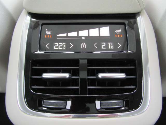 ボルボ ＸＣ６０ アルティメット Ｂ５ ＡＷＤ ４ＷＤ R4年 (四国) 99