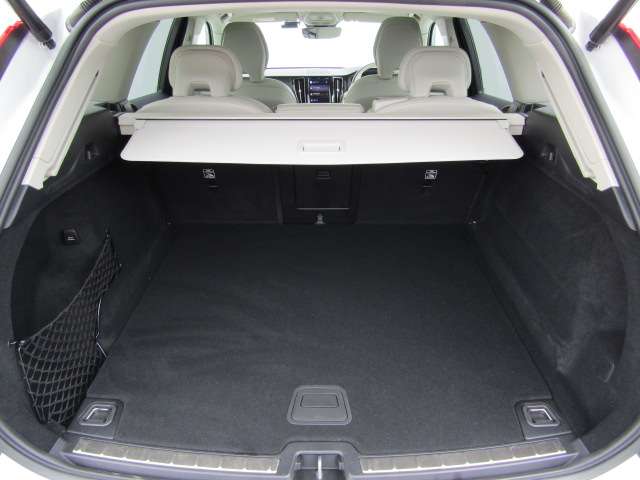 ボルボ ＸＣ６０ アルティメット Ｂ５ ＡＷＤ ４ＷＤ R4年 (四国) 99